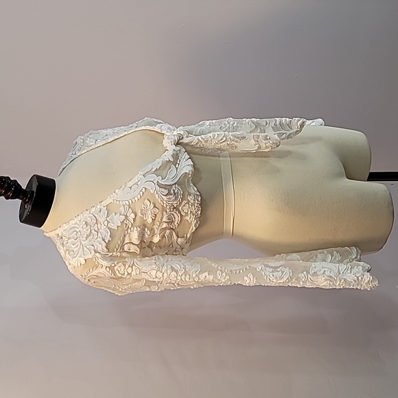 FASHION NOVA brand sheer lace and velvet white size small crop top bell sleeves - Picture 2 of 10